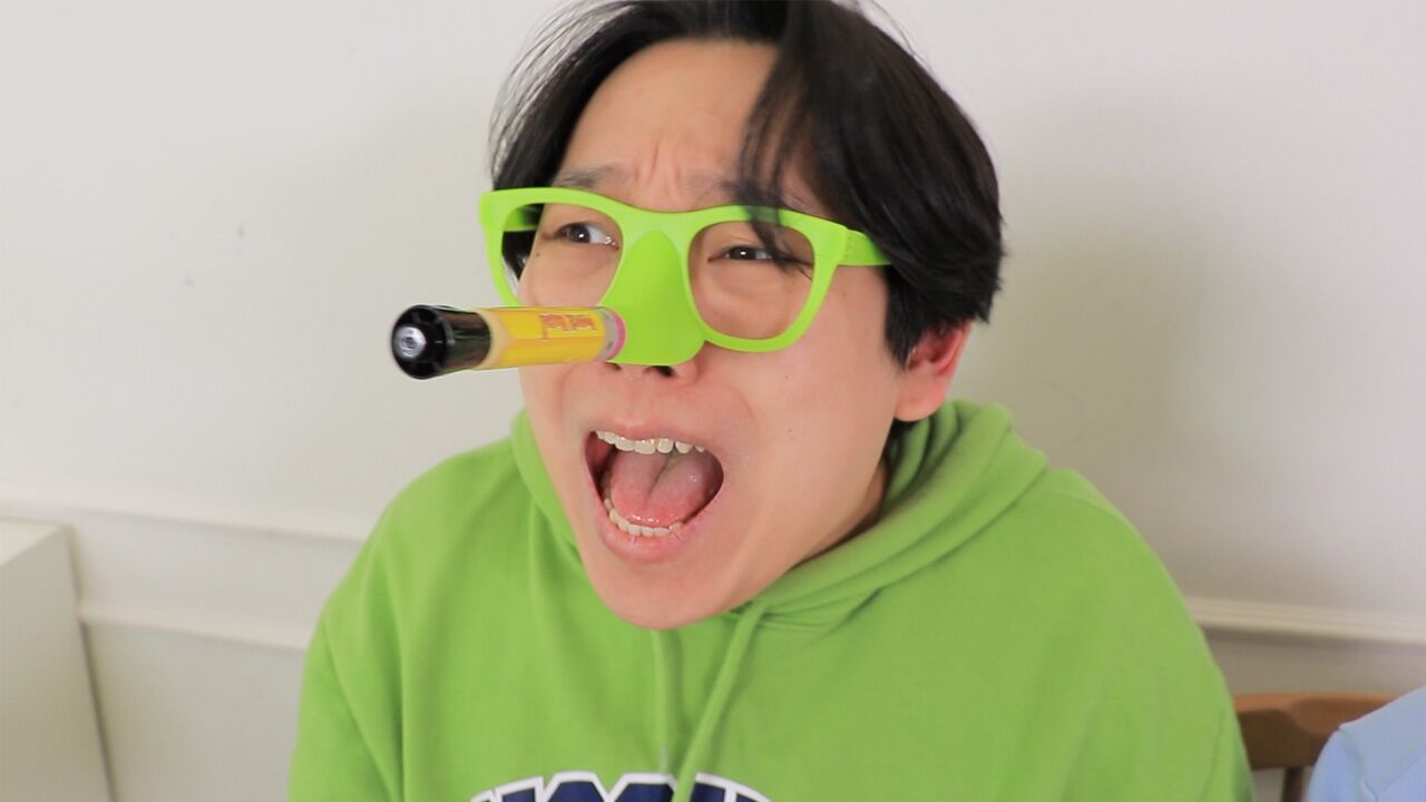 坤坤花值挑战用鼻子画画