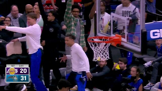 艺高人胆大！萨格斯穿裆过掉拉塞尔助攻英格尔斯三分命中