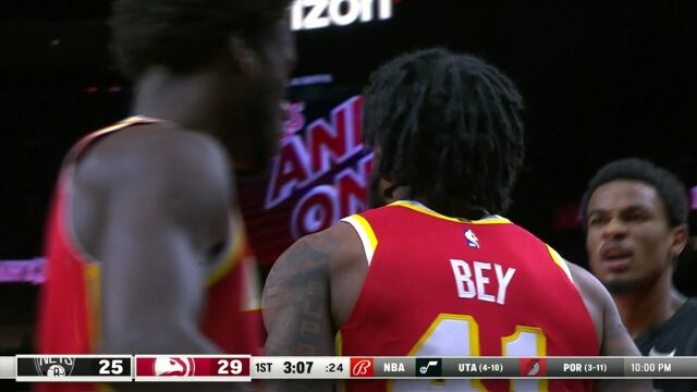 两人围剿依旧无济于事 萨迪克贝大步流星打进反击上篮2+1