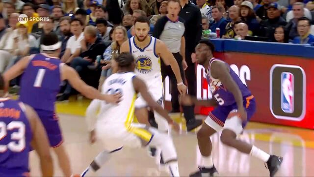 NBA：库里无惧包夹 空中闪转腾挪拉杆命中
