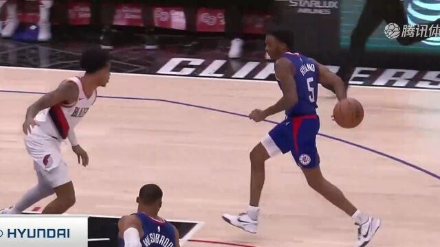 NBA：海兰德华丽背传 威少快攻再扣一个！