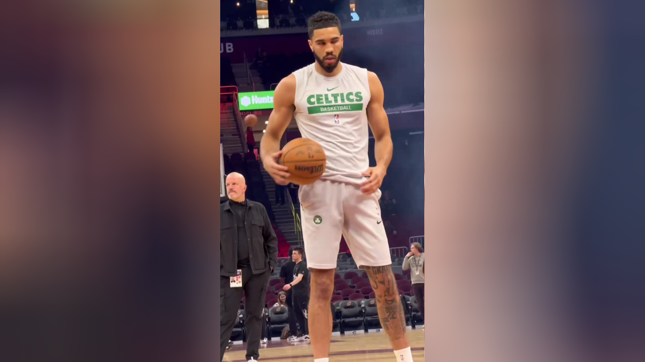 塔图姆赛前投篮训练手感不错