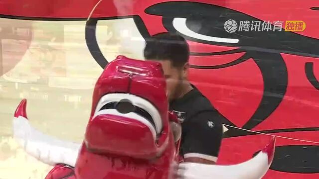 德罗赞炸裂隔扣空砍25分4帽 猛龙力克公牛止5连败
