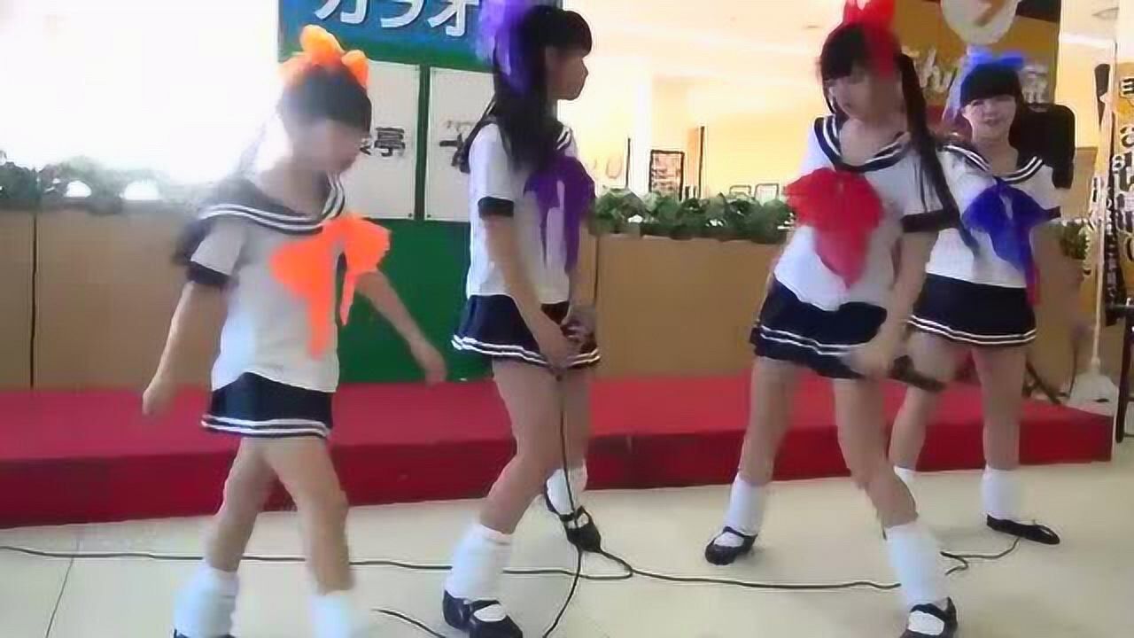 穿着校服的日本小学生卖萌跳舞，歌声甜舞蹈棒，厉害了_高清