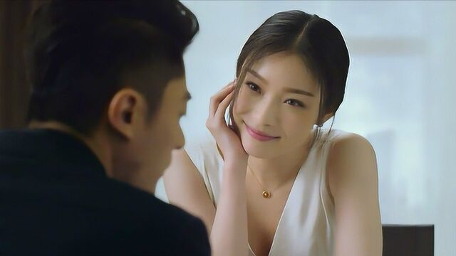 倪妮王大陆警察局上演激情吻戏片段