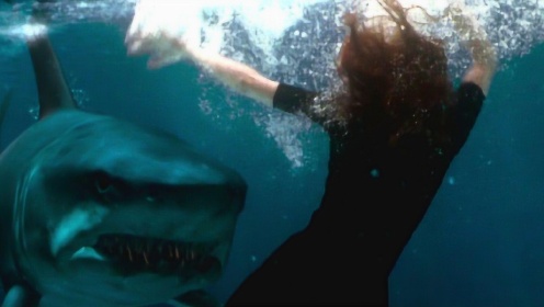 美女博士培育出高智商鲨鱼 6分钟看完科幻电影《深海狂鲨》