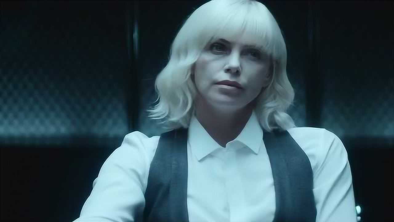 查理兹塞隆极寒之城火爆的枪战片段中文字幕