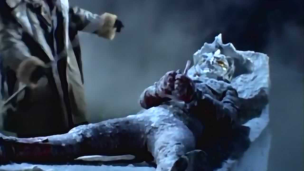 雷欧被圆盘生物布纽分尸不过奥特之王的出现令雷欧复活了