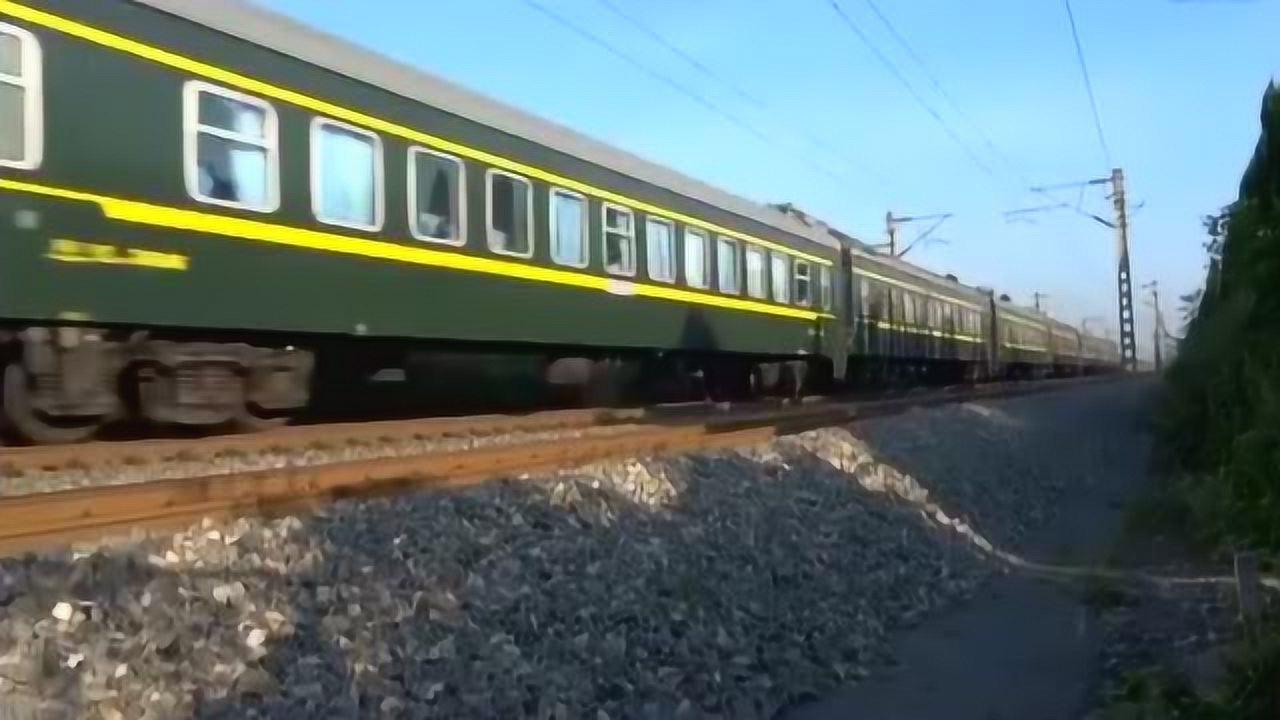 绿皮火车40度高温下飞速行驶实况_腾讯视频