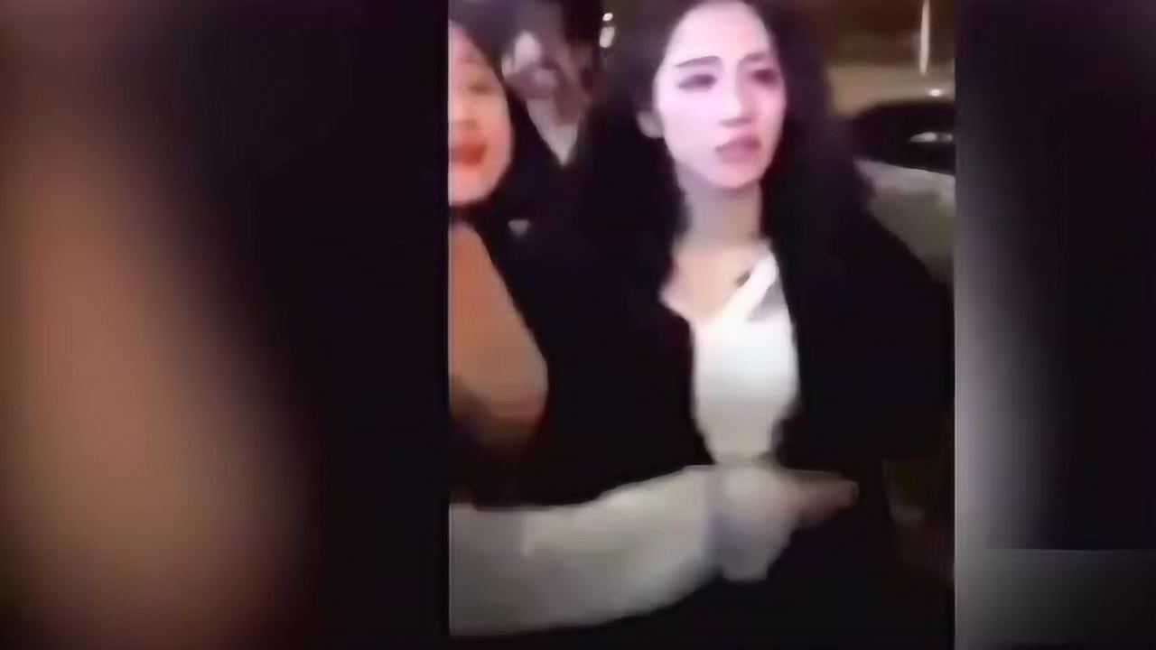 “最美”小三遭原配当街暴打，头发衣服被扯烂眼肿爆肿_高清