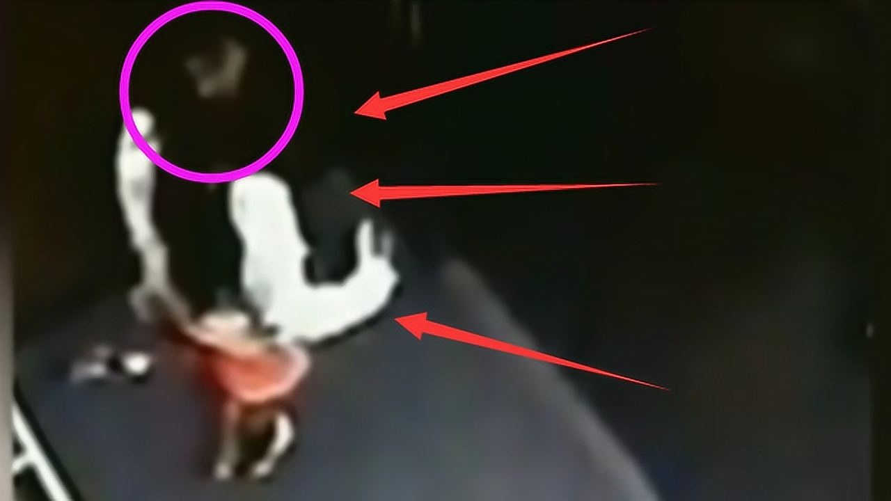 尿急短裙美女坐电梯，监控拍下她让人哭笑不得的一幕_腾讯视频
