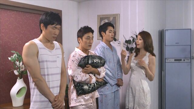 6分钟看完脑洞大开的奇幻片《一妻多夫制》@宇哥讲电影app内打开1.