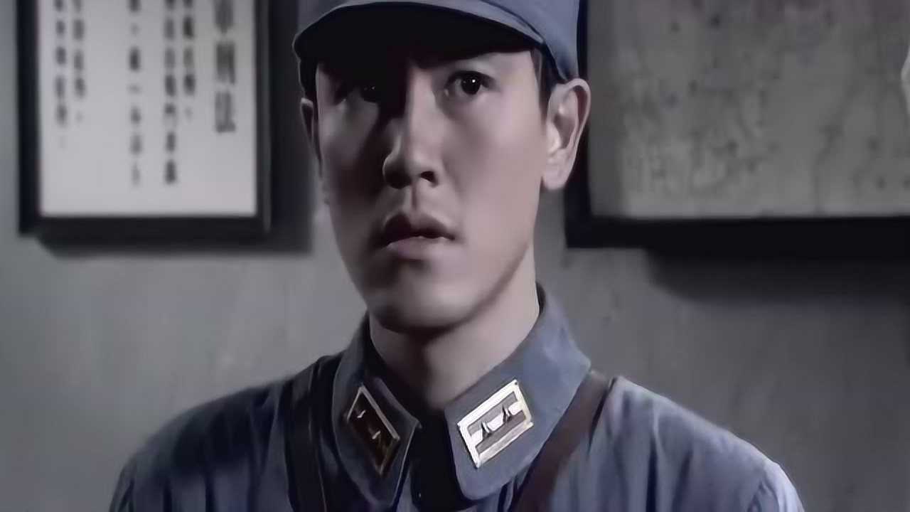 川军军长性格太直被一个电话撤了职大怒掏枪对着中央军连长