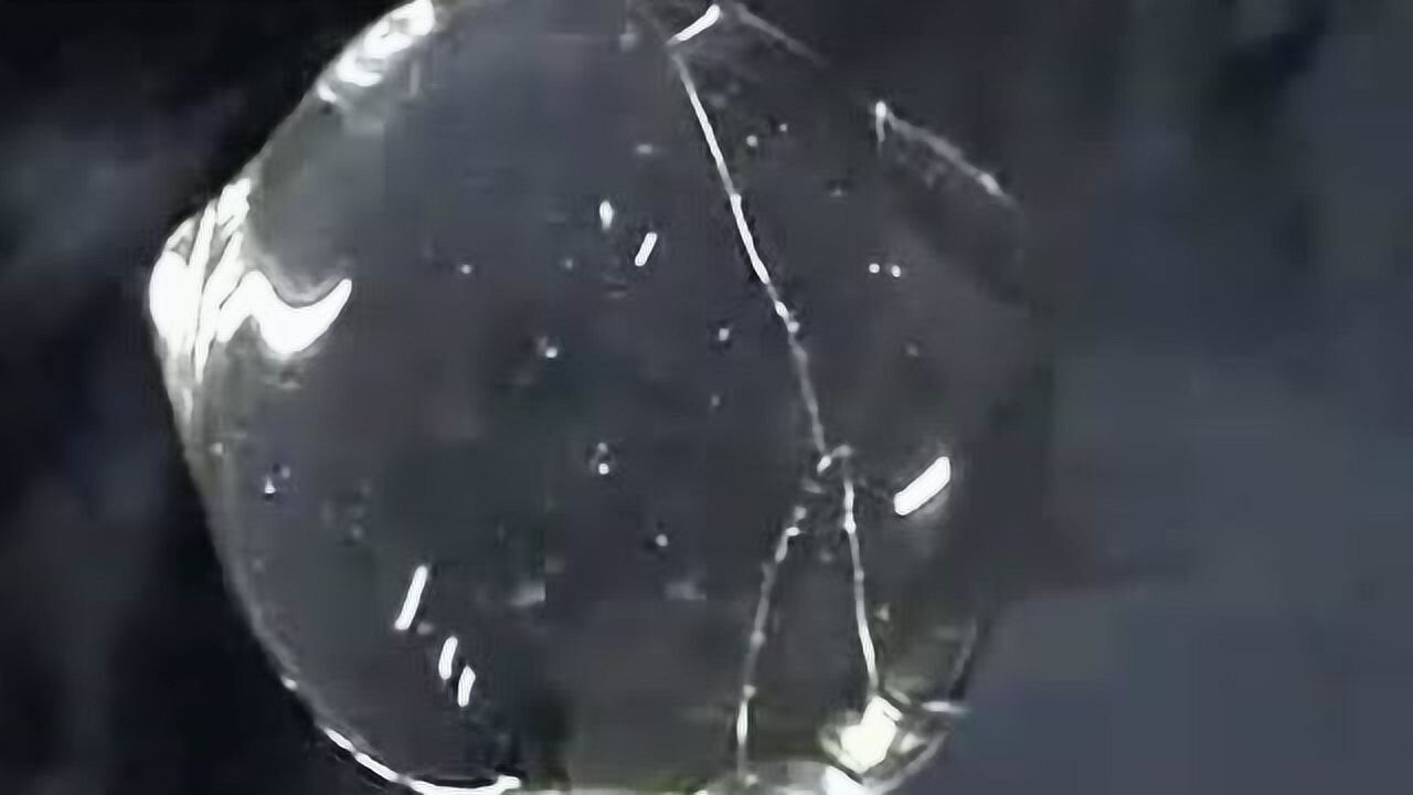 水滴在太空中,失重状态下振动的反应_腾讯视频