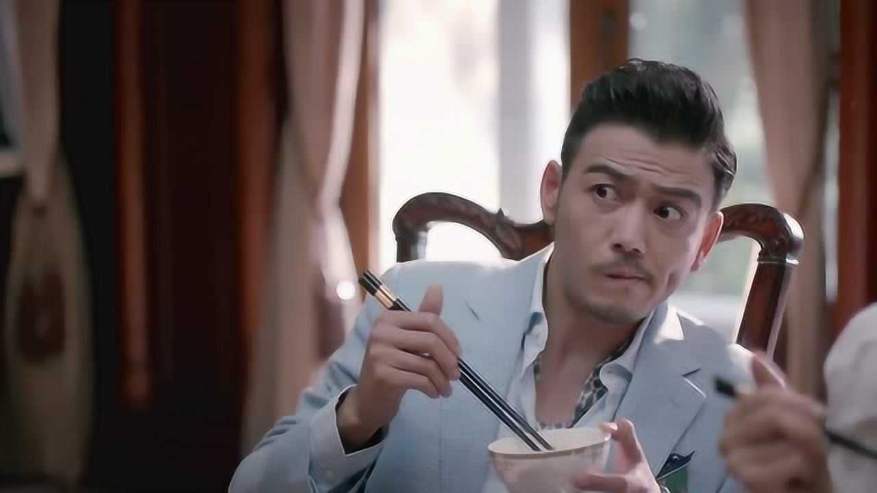 包奕凡的母亲在收到儿子的暗示后态度依然没有改变场面非常尴尬