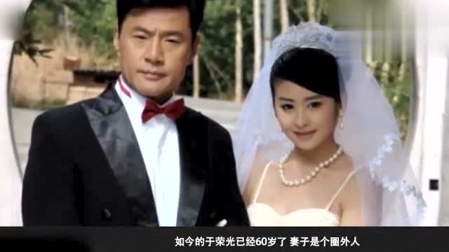 于荣光演技不输李连杰,如今60岁与圈外妻子低调幸福,就是实力派