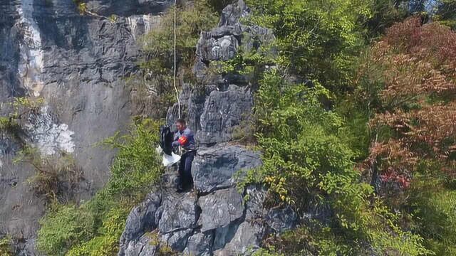 怀化景区“蜘蛛人”,爬峭壁捡垃圾