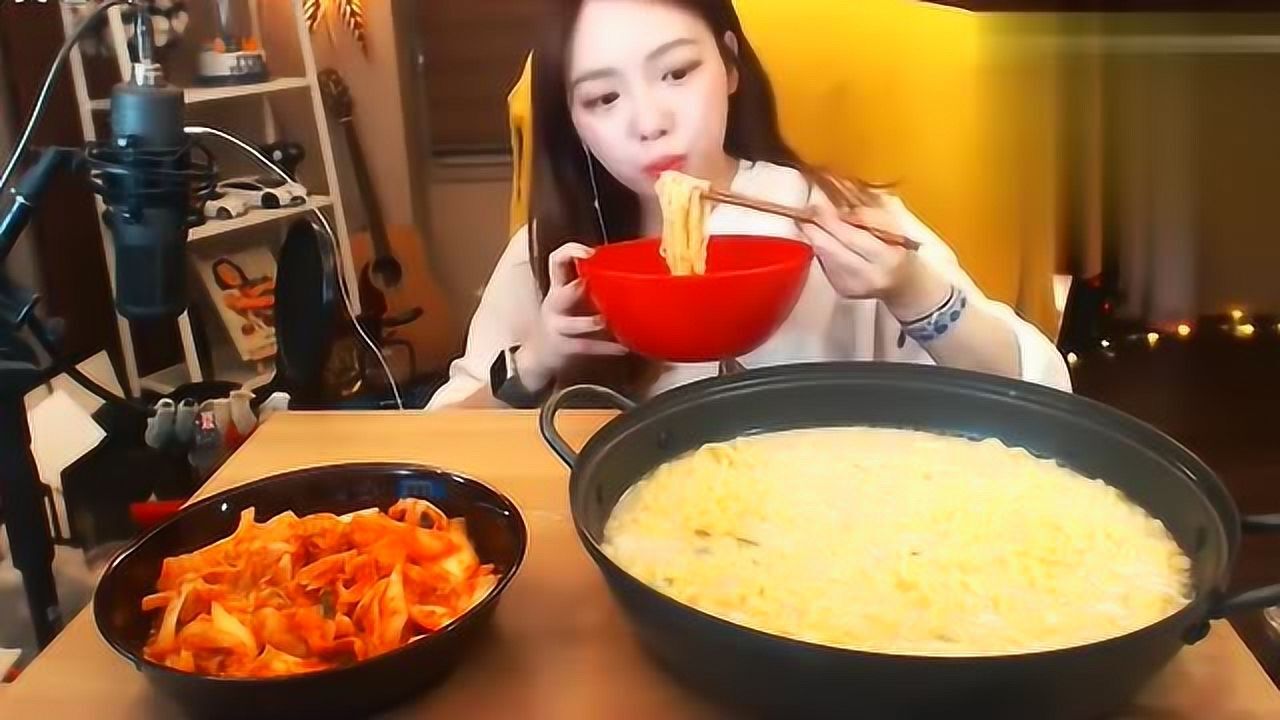 韩国大胃王 炸鸡少女 素琪吃播 吃方便面 泡菜