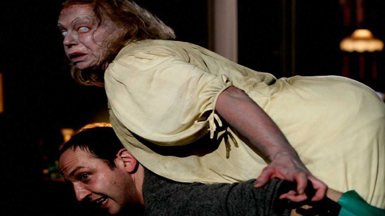 《群魔乱舞》,劈腿女友变丧尸,痴汉不离不弃警长说电影为你推荐自动