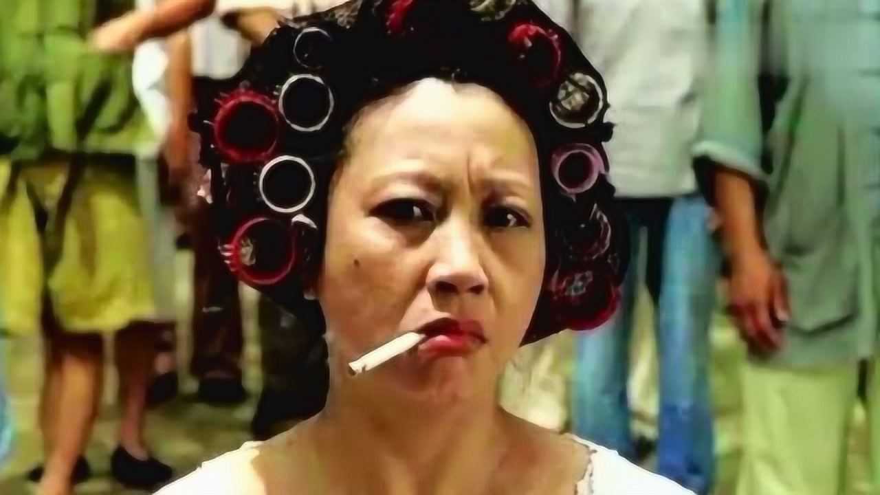 54岁拿影后大器晚成脾气火爆敢骂洪金宝周星驰感谢她给面子