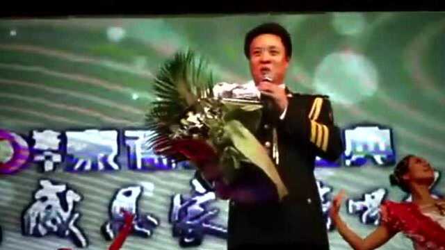 阎维文演唱《东方为什么红》,歌坛最高的演唱水平!