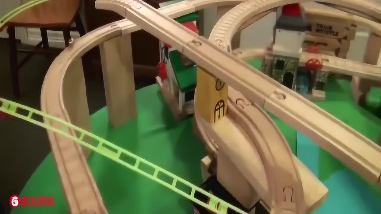 牛人自制的过山车轨道,太牛了,叹为观止啊!_腾讯视频