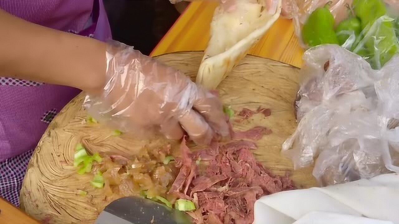 舌尖上的河北好吃不过驴肉大饼夹驴肉焖子驴肉一卷太香了