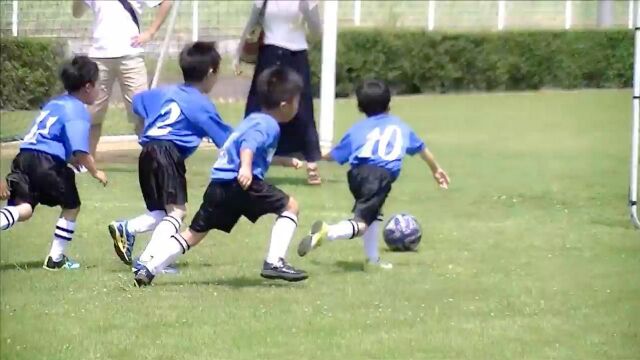 日本幼儿园5岁宝宝的足球比赛实录,难怪日本足球发展的这么好!