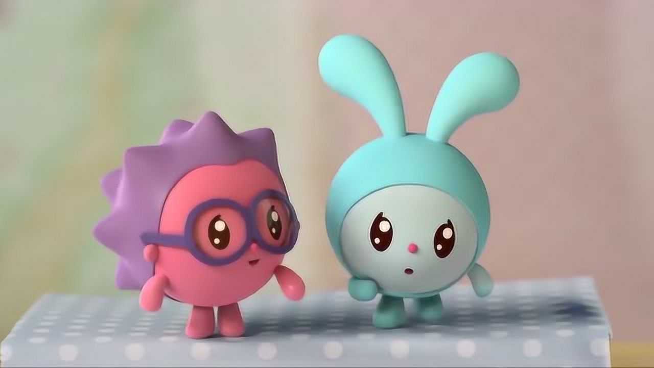 瑞奇宝宝:诺诺和跳跳完成了一幅蓝色的天空,真是太棒了