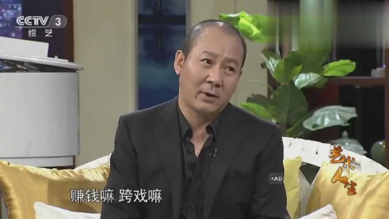 马少骅曾因为拍戏太晚回去的路上困的厉害被迫把车停在一边