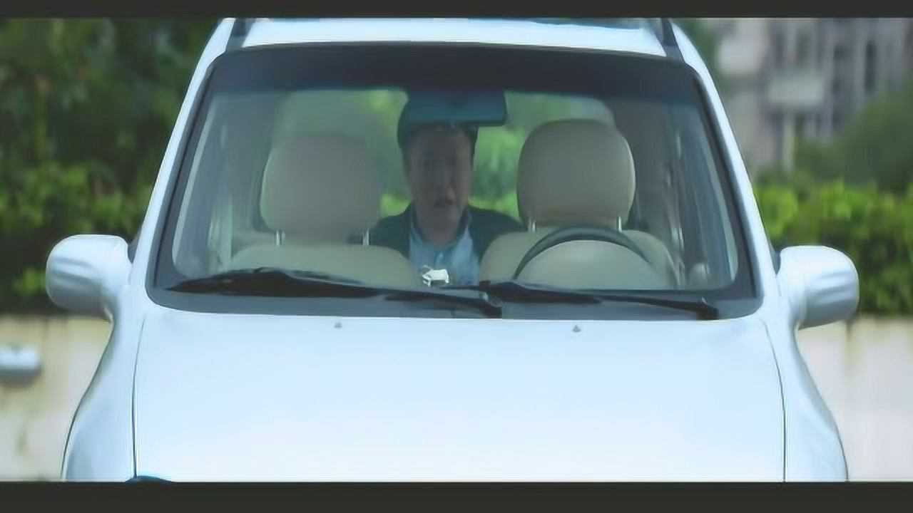 情圣肖央真厉害用脚也能开车