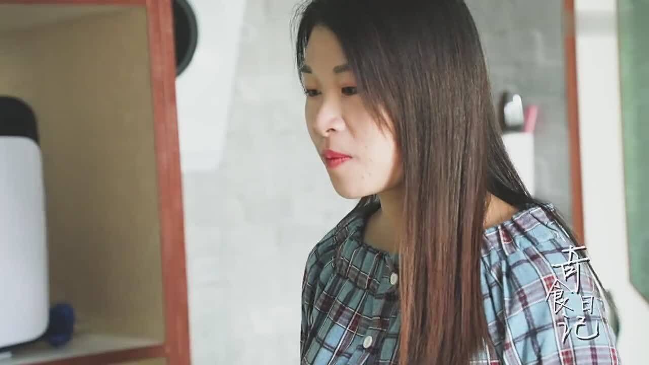 男孩不让女孩吃鸡，女孩下面给男孩吃！_腾讯视频