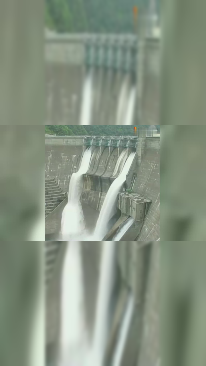 三峡大坝,开闸放水,场面相当震撼人心_腾讯视频