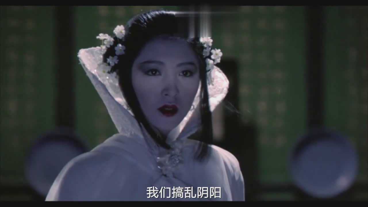 道士打不过一群鬼,打开油纸伞放出自己的帮手!