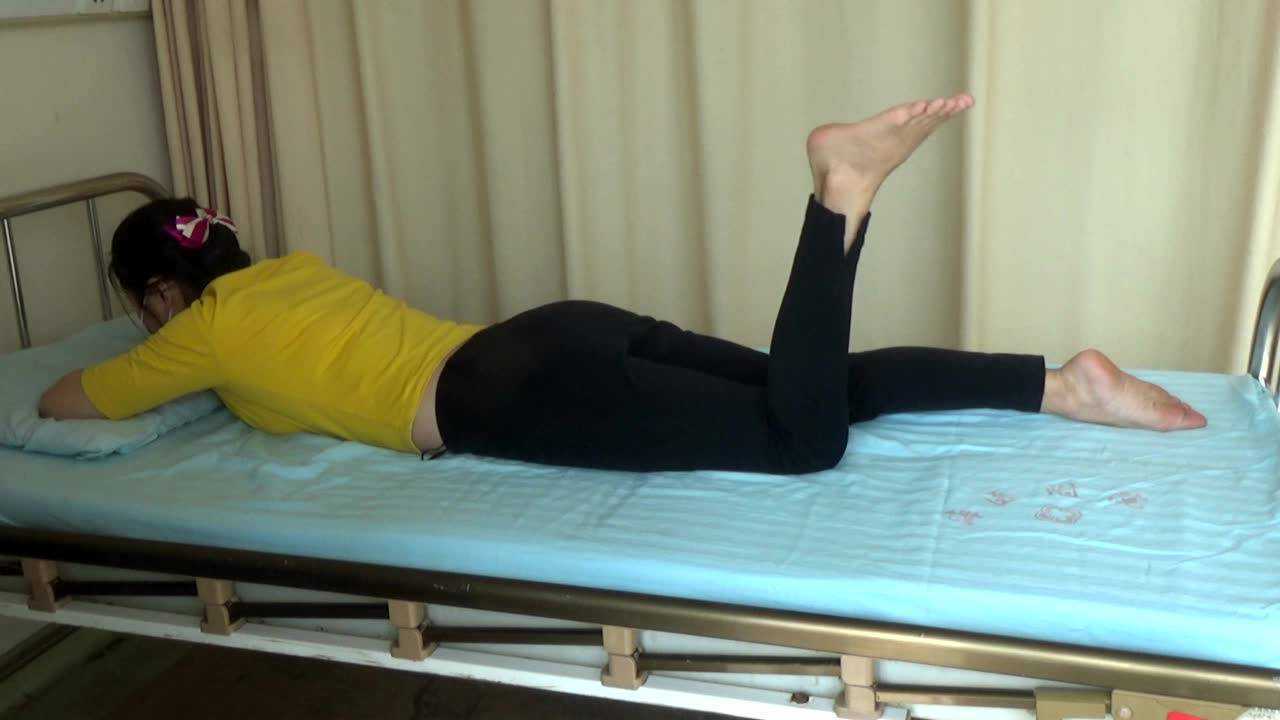 膝关节训练系列:俯卧位屈膝训练—视频(海南话版)