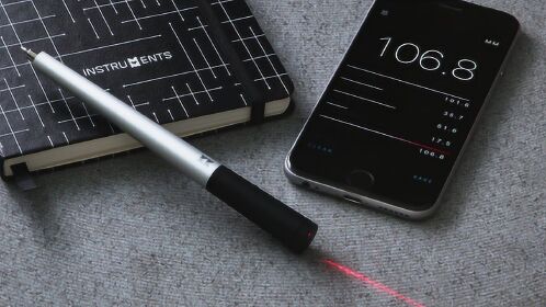 量身高麻烦没尺子用这支激光笔量一下结果直接显示到手机上