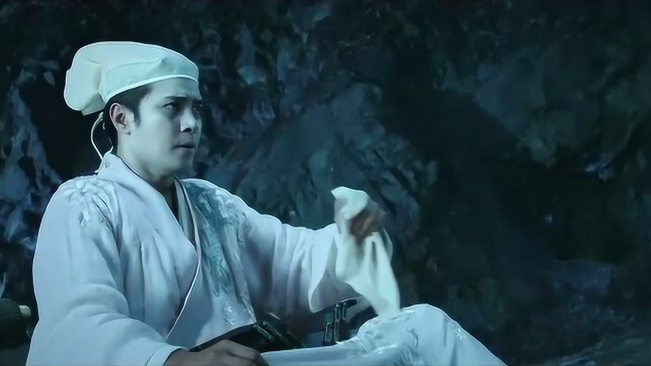 空虚公子发大招孙悟空凭借金刚不坏之身硬接住了对方的宝剑
