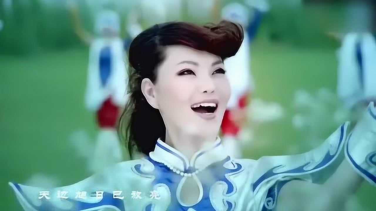 乌兰图雅演唱凤凰飞声音厚实动人