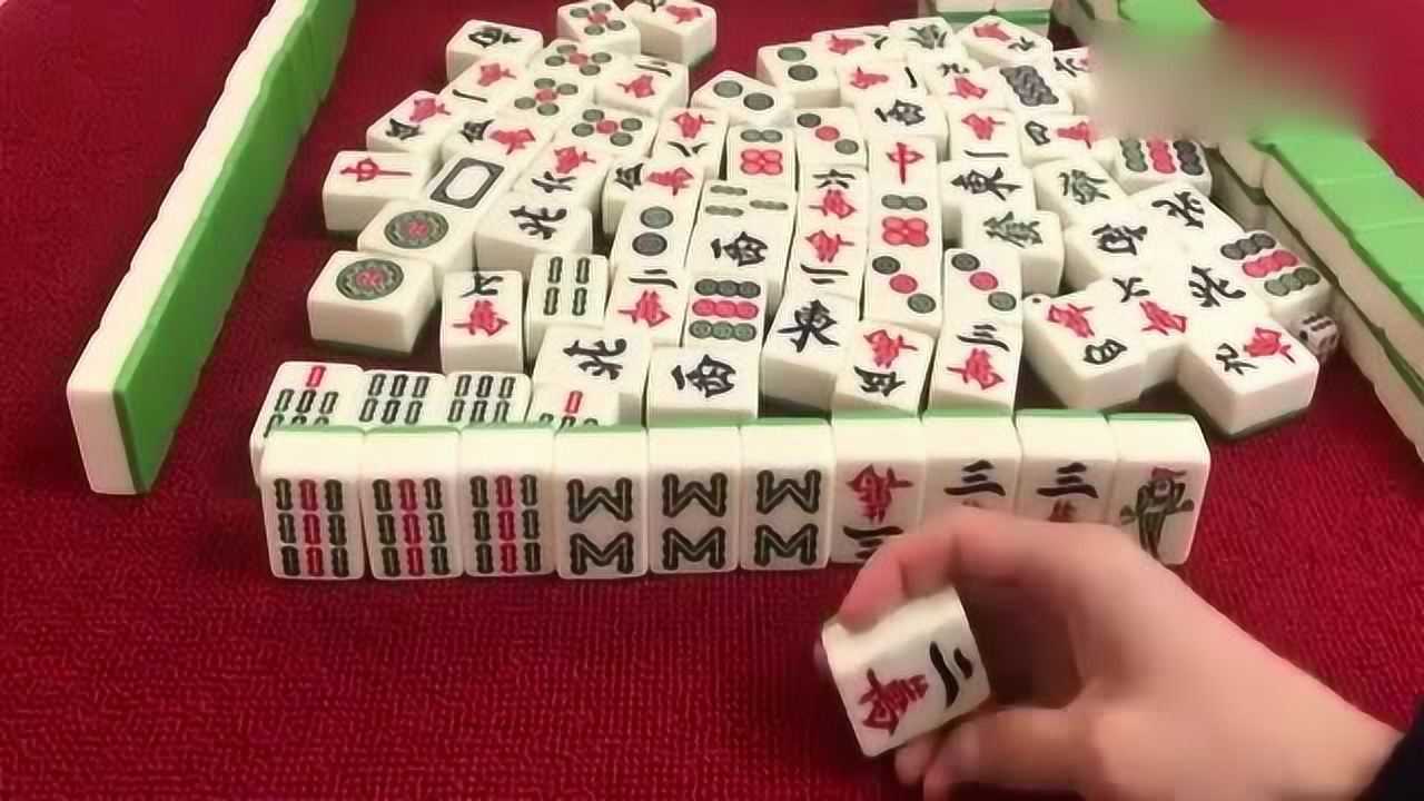 麻将:小伙胡三张牌偏偏要单吊幺鸡,原谅我看不懂,哪位大神看看!_腾讯视频