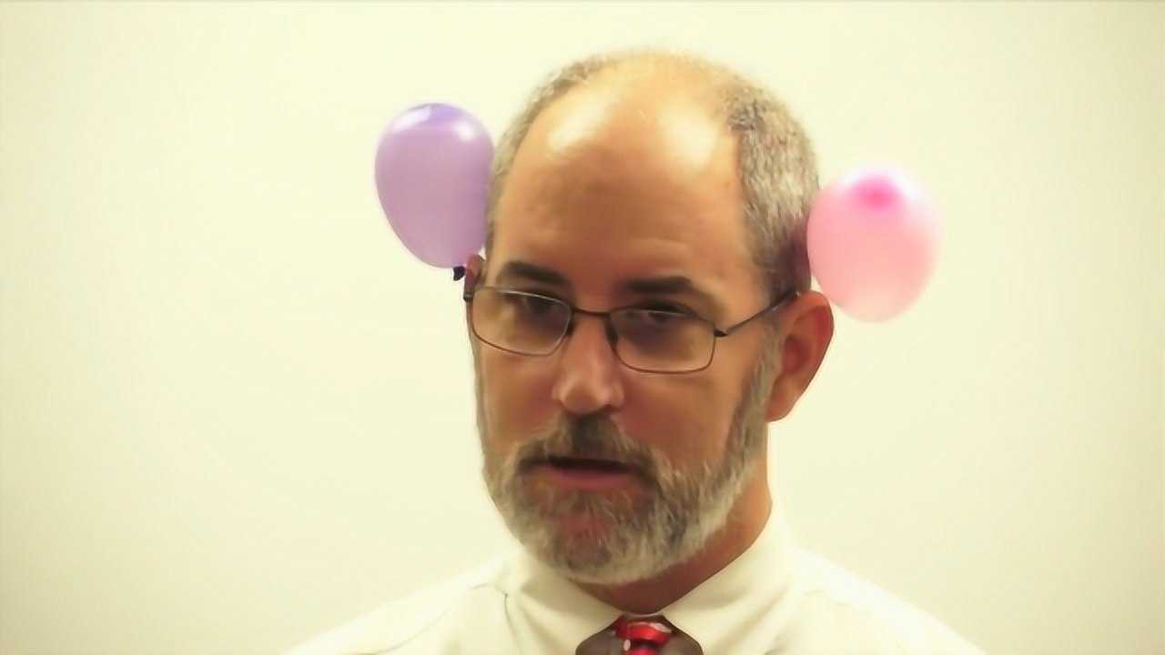 老师上课讲解静电实验,几个小朋友全都"炸毛",真好玩