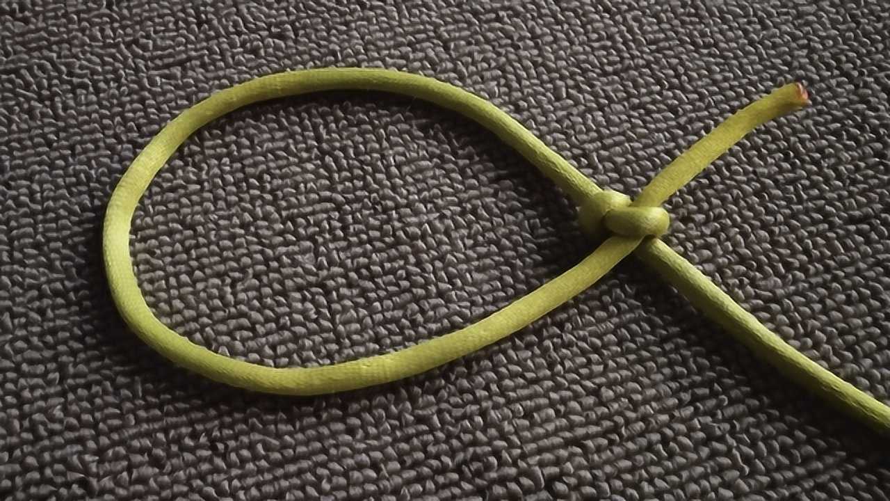 一种可调绳圈大小的单套滑结简单打法