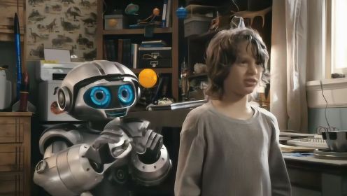 男孩捡到瘫痪机器人，修好后发现它战斗力逆天，还会跳街舞！