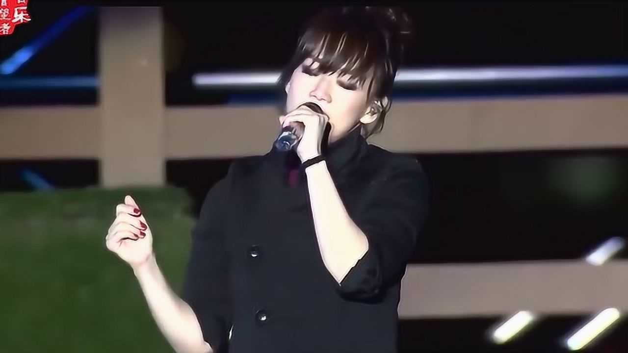 林忆莲离婚后,撕心裂肺哭着演唱这首歌,情深处泪崩唱不下去了