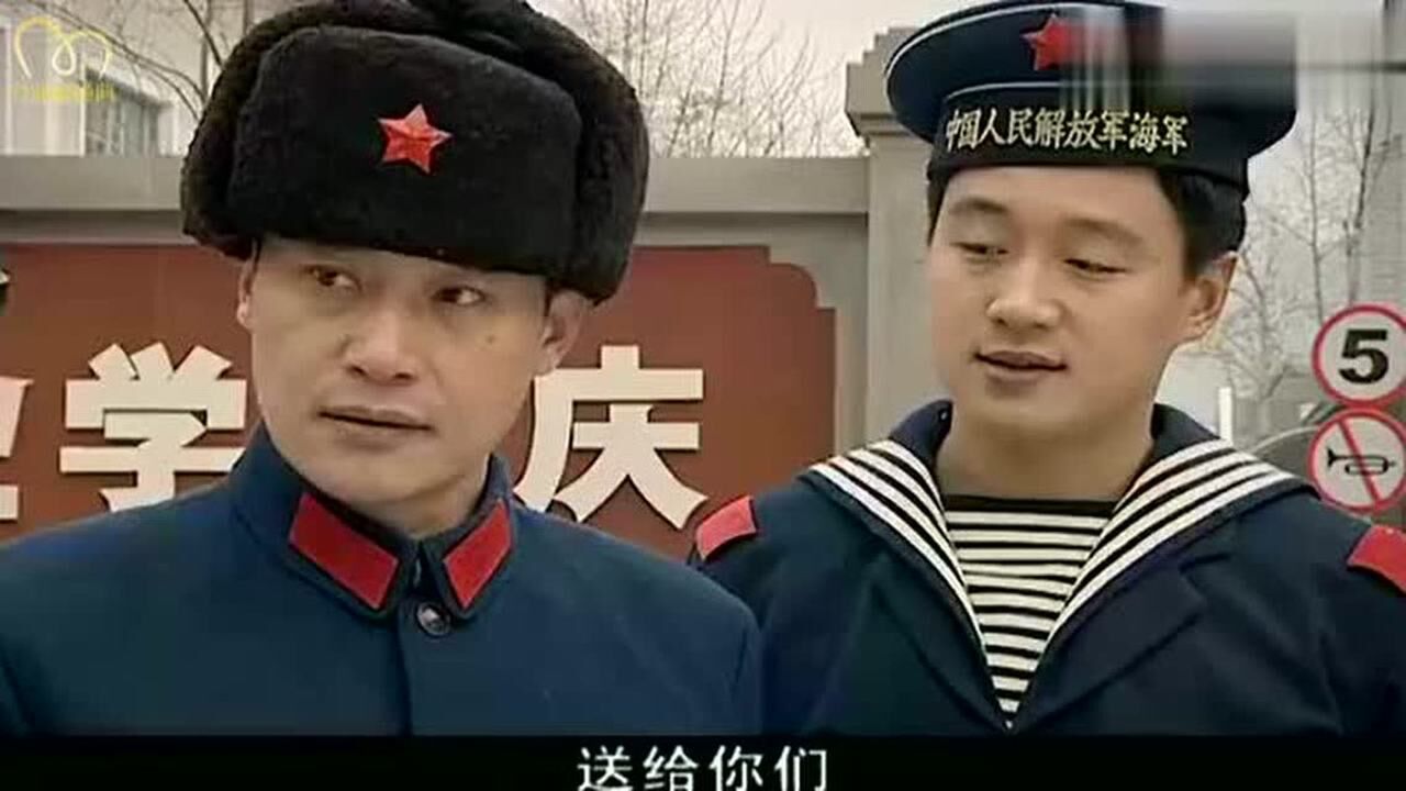 王小毛拿李萍的照片给吴天亮吴天亮嘴上说不难看心里乐坏了!