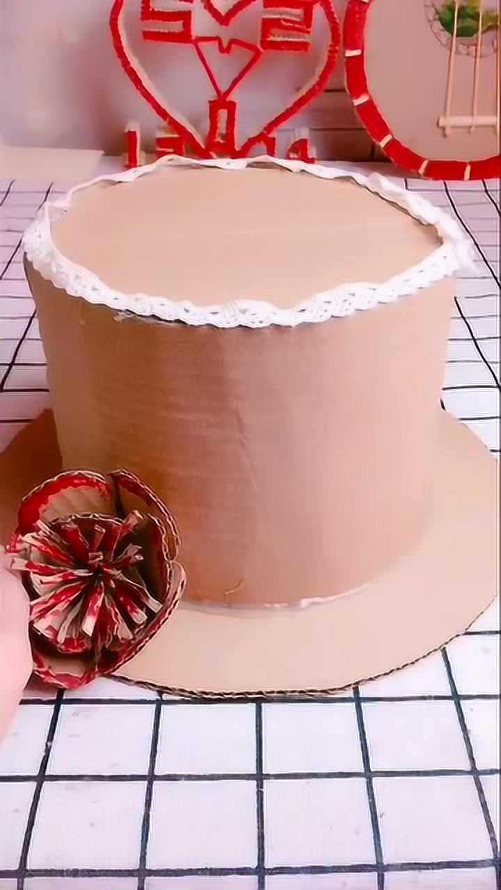 教大家用纸箱制作一顶diy帽子