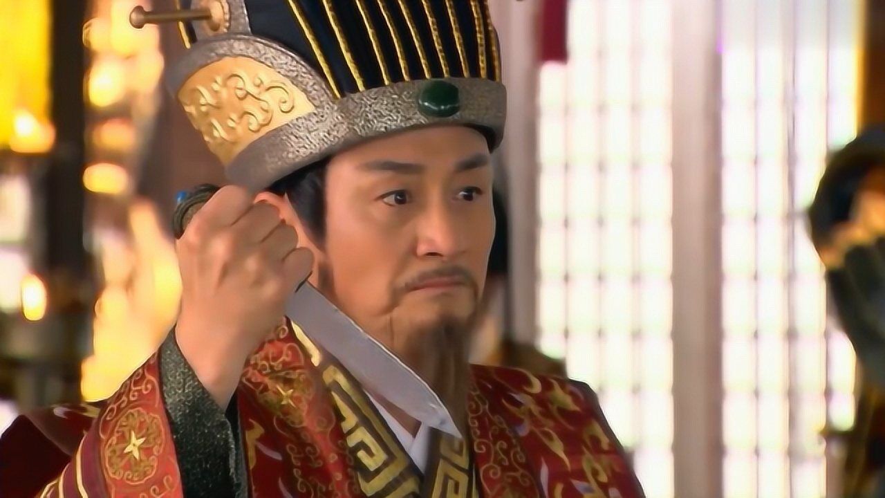 相爷当众挖出心脏不料心脏竟散发出奇异的金光