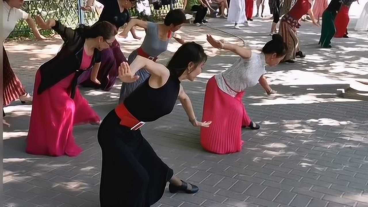 北京紫竹院广场舞,杜老师舞团出品必属精品,晓红跳的太棒了