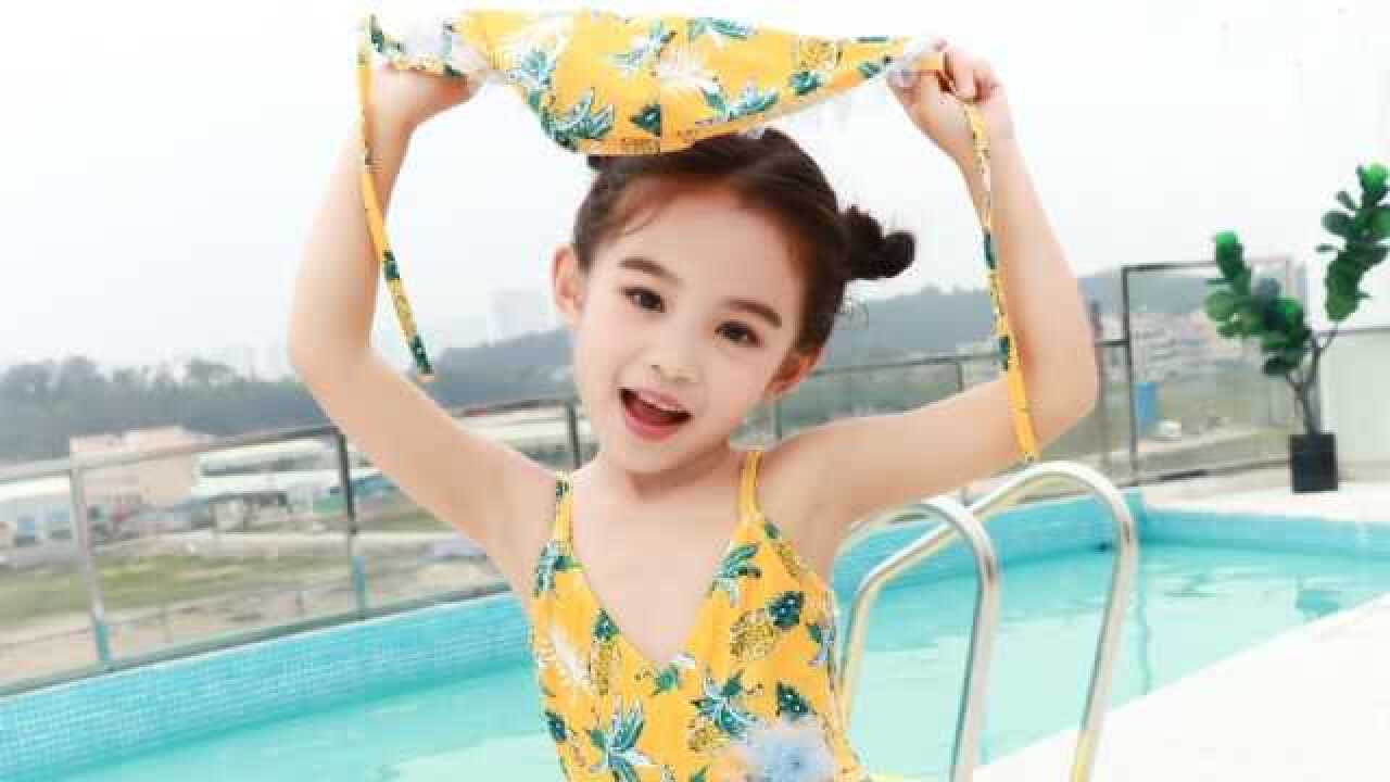 儿童长袖连体防晒女孩泳衣，真可爱_腾讯视频