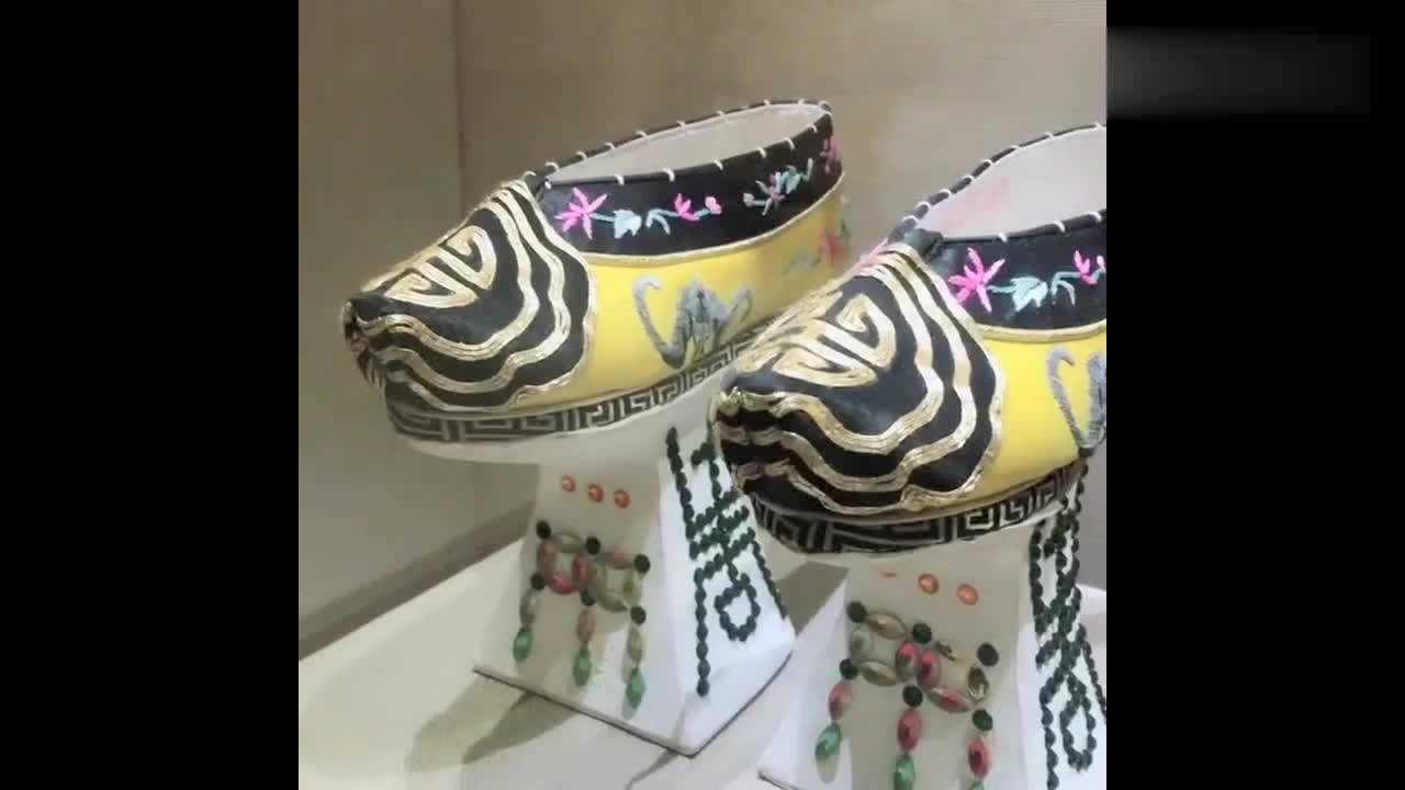 慈禧70大寿穿的花盆底鞋,走起路就像是马蹄一样!