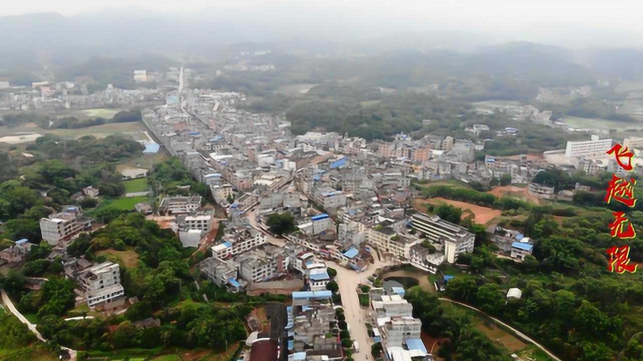 航拍廣西靈山平南鎮和橫縣板路鎮,兩鎮的交界只相隔一道橋